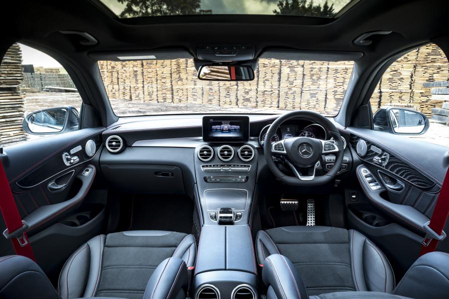  Mercedes-AMG GLC43 4Matic 2016 года  (UK) (фото 27 из 30)